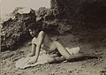 Al 0714. Ragazzo nudo accanto al mare. / Naked boy by the seaside.