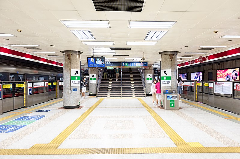 File:Platform of L1 Dawanglu Station (20210826140838).jpg