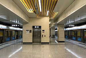 Lucheng İstasyonu Platformu (20180728153720) .jpg