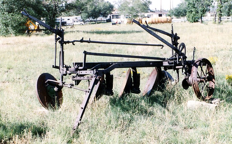 File:Plow, Williams, AZ 2004 (6917735307).jpg