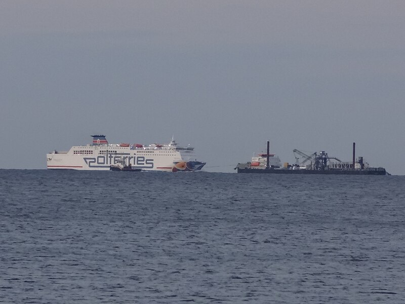 File:Polferries and BoDo Constructor at Świnoujście.jpg