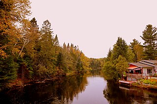 <span class="mw-page-title-main">Kiamika River</span> Rivers of Laurentides, in Quebec, Canada