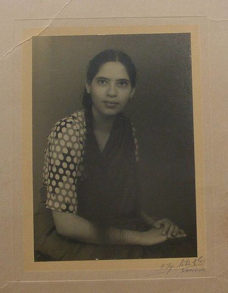 File:Portrait of an Indian lady with long hair in the 1930s (2).jpg