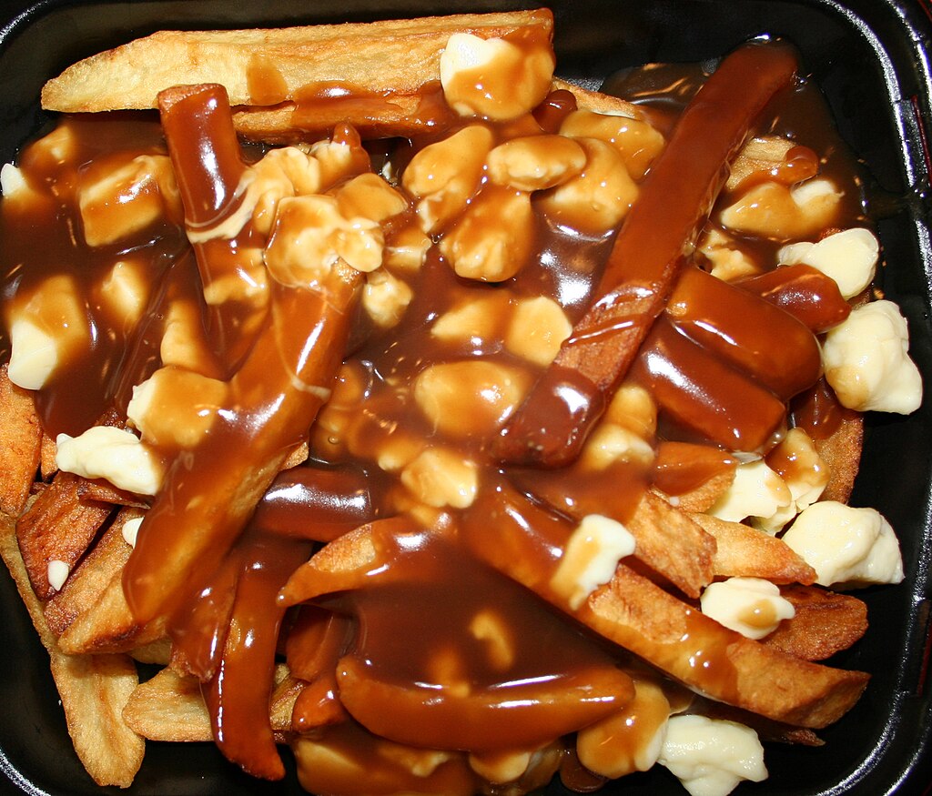 1024px-Poutine.JPG