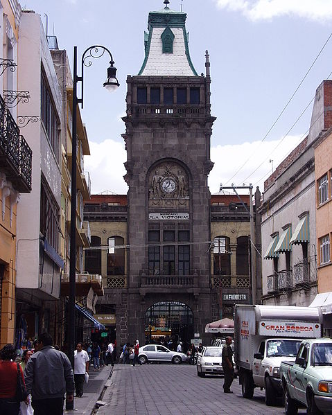 File:Puebla - Centro commercial La Victoria.JPG