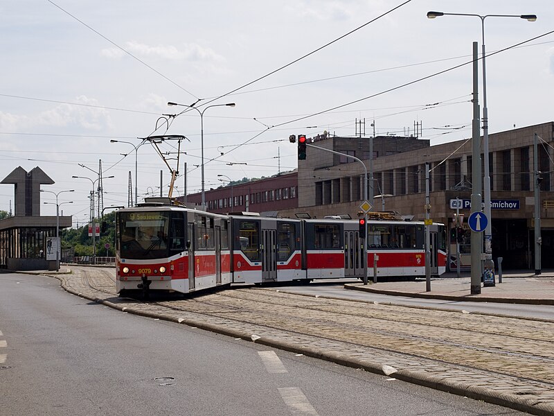 File:Reko TT Anděl - Sídliště Řepy, smyčka Smíchovské nádraží, odkloněná linka 9, výjezd.jpg