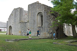 The ruined abbey church, the west facade Roma abbey, church ruins.jpg