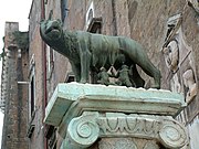 Escultura de Luperca amamantando a Rómulo y Remo
