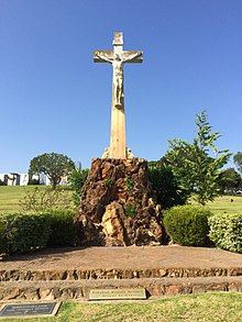 Russells Grab auf dem Holy Cross Cemetery