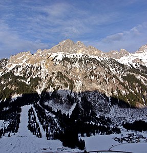 General view of the Roten Flüh as seen from Nesselwängle