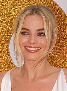 SYDNEY, AUSTRALIA - JANUARY 23 Margot Robbie arrives at the Australian Premiere of 'I, Tonya' on January 23, 2018 in Sydney, Australia (28074883999) (cropped 3).jpg