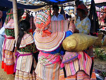 Tập tin:Sa Pa, Bac Ha market.jpg