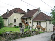 Maisons traditionnelles à Saint-Lothain dans le Jura.