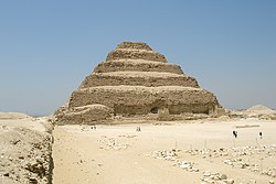 Dzsószer piramisa a szed-terület felől