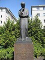 Sklodowska-Curie statue, Warsaw.JPG
