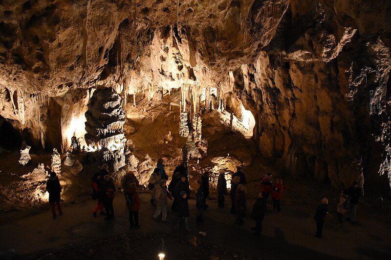 File:Sloupsko-šošůvské-jeskyně-interiér2018Eliščina-jeskyně1.jpg