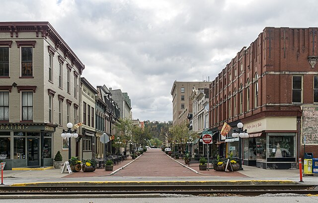 Image: St. Clair St, Frankfort Kentucky, Central Frankfort Historic District