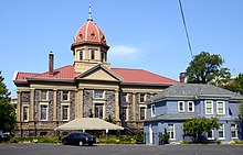 Römisch-katholische Kirche und Pfarrhaus St. Patrick - Portland, Oregon (2017) .jpg