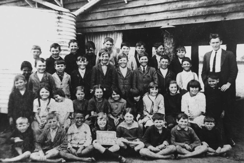 File:StateLibQld 2 145859 Thallon State School group, 1923.jpg