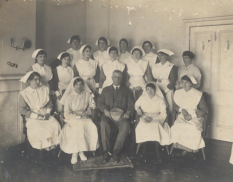 File:StateLibQld 2 253403 Nursing staff pictured with Dr. Jackson at St. Helen's Methodist Hospital, South Brisbane, 1918.jpg