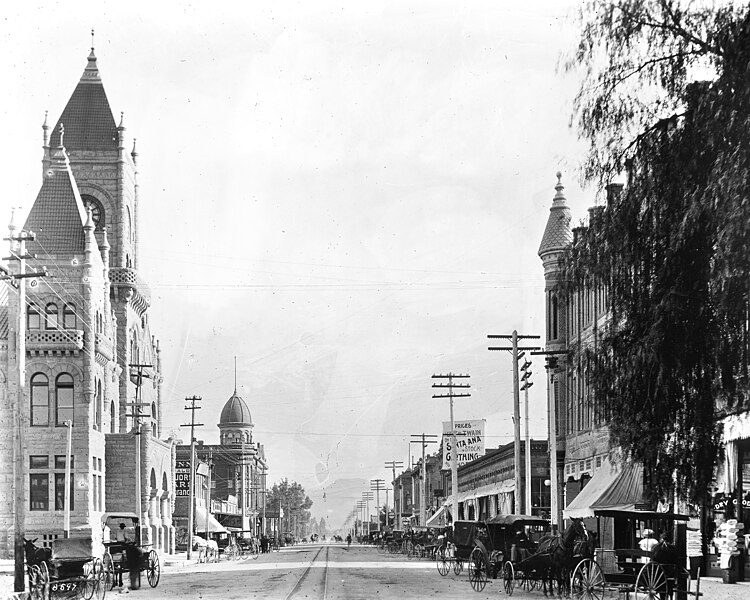 File:Street view in San Bernardino, California, includes courthouse, ca.1905 (CHS-8547).jpg
