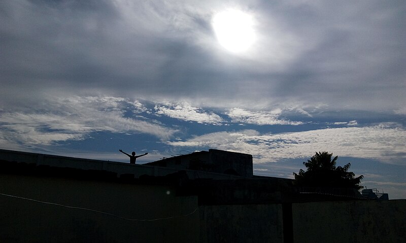 File:Sun.sky.jpg