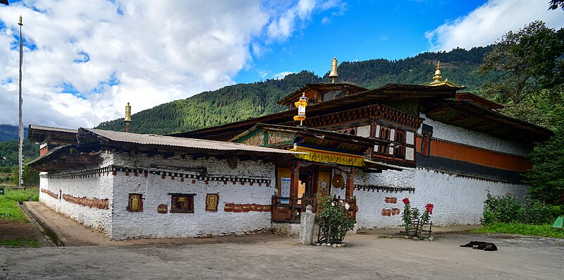 File:Tamshing Lhakhang 2021-10-22.jpg