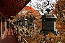 Tanzan jinja lanterns at balcony.jpg