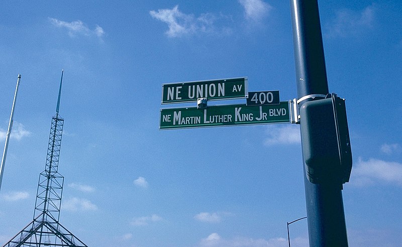 File:Temporary dual signage after renaming of Union Ave to ML King Blvd in Portland OR, 1989.jpg