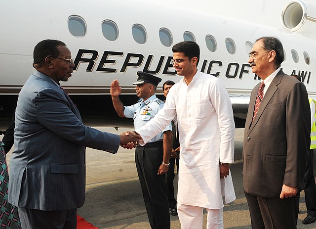 Pilot receives the President of Malawi Bingu wa Mutharika in New Delhi, c. 2010.