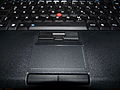 Notebook Lenovo ThinkPad UltraNav, con panel táctil (touchpad) y varita apuntadora (trackpoint).