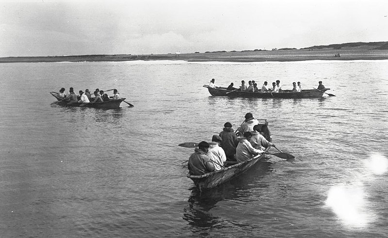 File:Three Inupiat umiaks at Point Hope, Alaska (37179).jpg