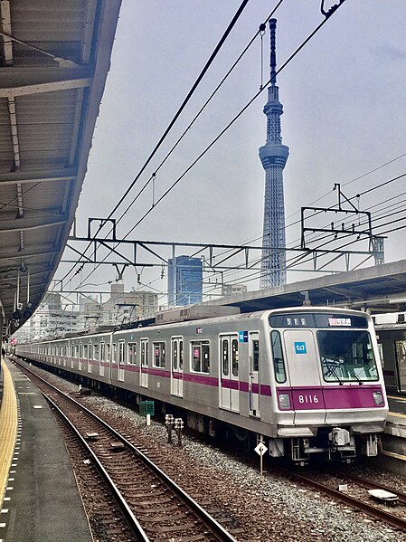 File:Tokyo Metro Series 8000 8116F with TOKYO SKYTREE.jpg