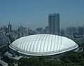 東京ドーム（東京） 空気膜構造を採用した野球場。
