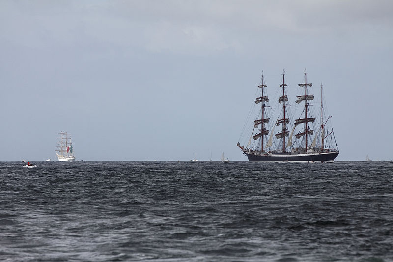 File:Tonnerres de Brest 2012 - Sedov - 009.jpg