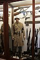 憲兵を示すMPの文字が入った白いM1ヘルメット （ベルギー・トゥルネーの兵器及び軍事史博物館の展示物）