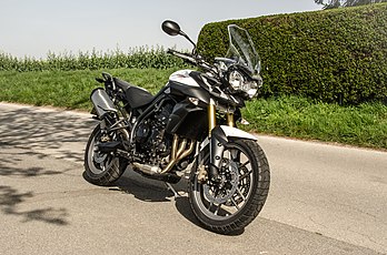 Une Triumph Tiger 800, trail de fabrication britannique. (définition réelle 4 928 × 3 264)