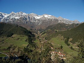 The village of Turieno, at the foot of the Picos
