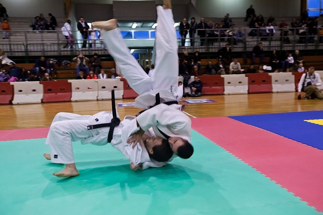 Ura nage