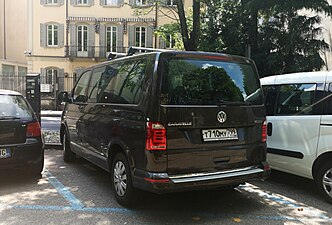 File:VW Multivan TDI (T5) Facelift front 20100612.jpg - Wikipedia