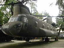 Трофейный южновьетнамский CH-47 в музее Вьетнама