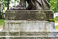 Villach Peraustraße Schillerpark Statue der Amaltheia mit Füllhorn Inschrift 28052018 3457.jpg