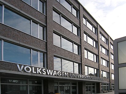 So kommt man zu Volkswagen Universitätsbibliothek mit den Öffentlichen - Mehr zum Ort Hier