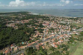 Vue aérienne du Verdon-sur-Mer.jpg