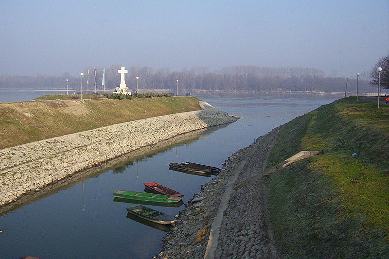 File:Vuka river.jpg