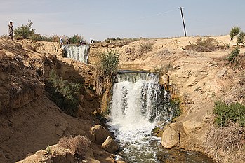 น้ำตกใน Wadi Raiyan