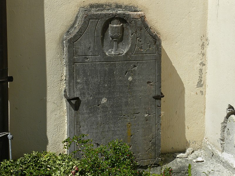 File:Waidhofen an der Ybbs - Grabstein an der Pfarrkirche hll Maria Magdalena und Lambert.jpg