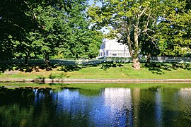 Town Pond at the white house