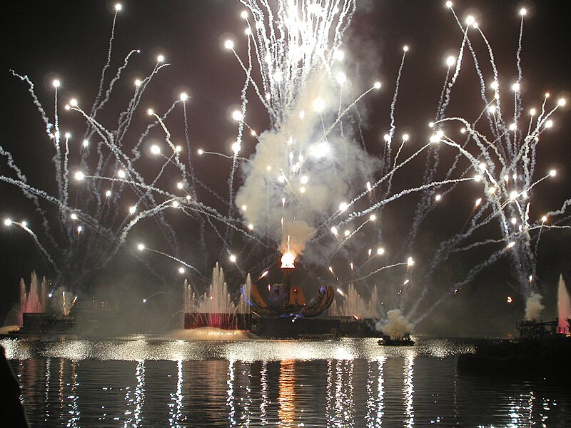 File:World Showcase Lagoon during IllumiNations.jpg