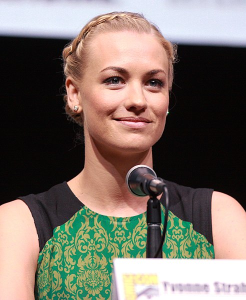 File:Yvonne Strahovski by Gage Skidmore 2.jpg